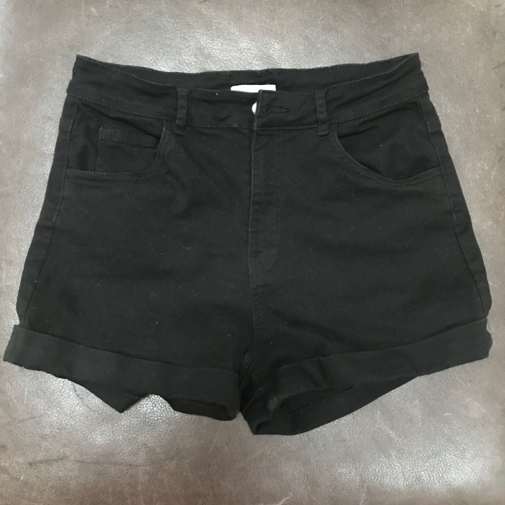 H&M black shorts